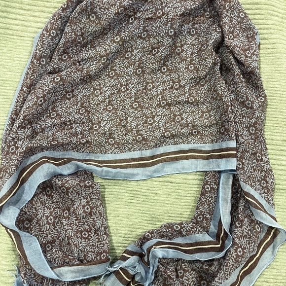 Chase Bank Scarf - Picture 3 of 4